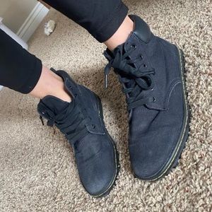 Dr. Martens Maelly black canvas lace up shoes 9